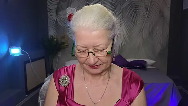 Snapshot of Maya_Mayflower chatting on 03.17.25 Maya Mayflower online show from 03.17.25