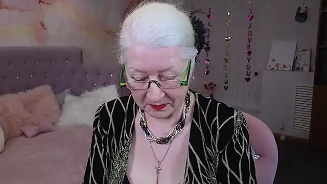 Snapshot of Maya_Mayflower chatting on 03.18.25 Maya Mayflower online show from 03.18.25