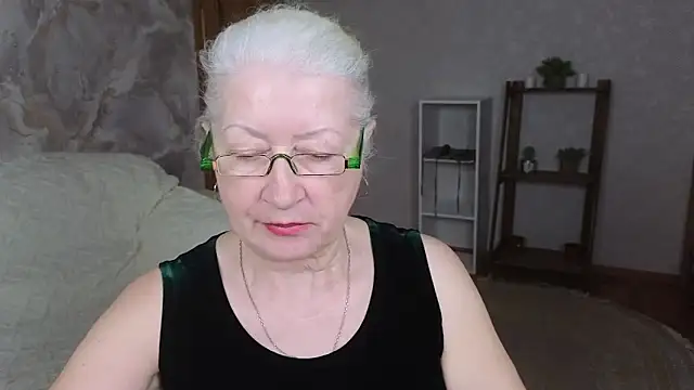 Snapshot of Maya_Mayflower chatting on 03.20.25 Maya Mayflower online show from 03.20.25