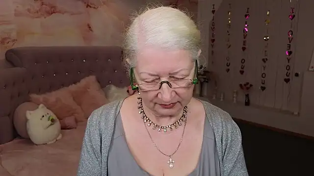 Snapshot of Maya_Mayflower chatting on 03.22.25 Maya Mayflower online show from 03.22.25