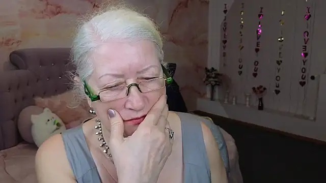 Snapshot of Maya_Mayflower chatting on 03.22.25 Maya Mayflower online show from 03.22.25