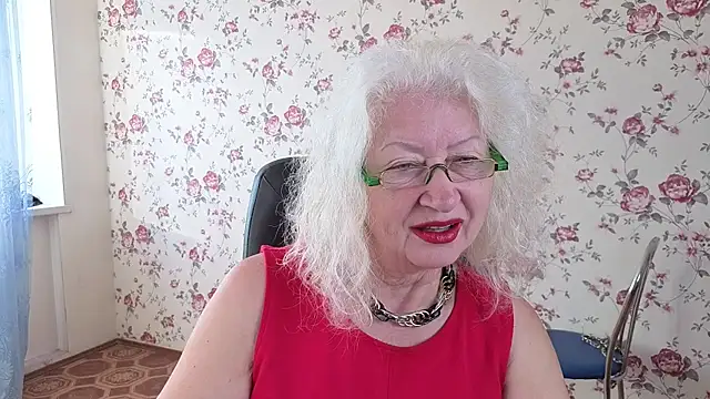 Snapshot of Maya_Mayflower chatting on 09.11.25 Maya Mayflower online show from 09.11.25