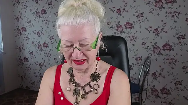 Snapshot of Maya_Mayflower chatting on 09.18.25 Maya Mayflower online show from 09.18.25