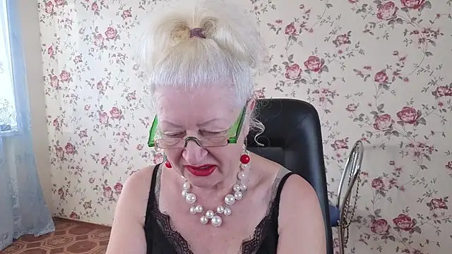 Snapshot of Maya_Mayflower chatting on 09.23.25 Maya Mayflower online show from 09.23.25