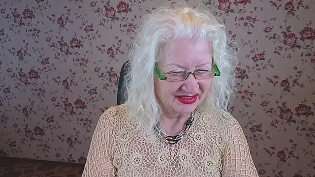 Snapshot of Maya_Mayflower chatting on 09.25.25 Maya Mayflower online show from 09.25.25