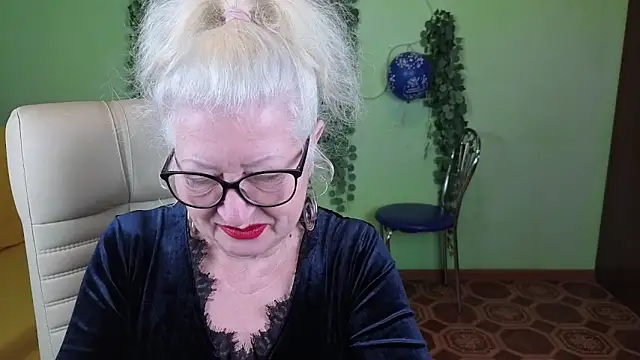 Snapshot of Maya_Mayflower chatting on 09.28.25 Maya Mayflower online show from 09.28.25