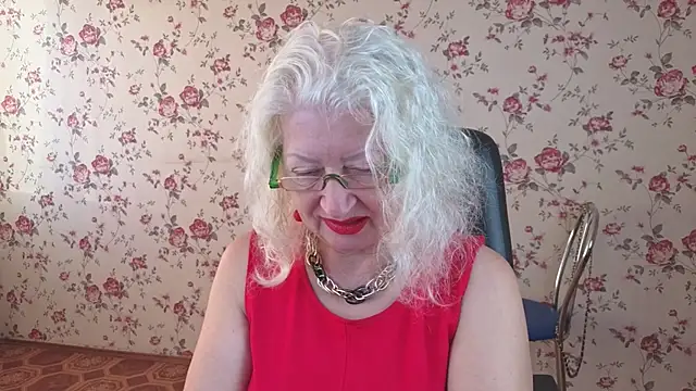 Snapshot of Maya_Mayflower chatting on 09.30.25 Maya Mayflower online show from 09.30.25