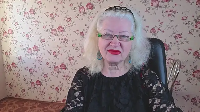 Snapshot of Maya_Mayflower chatting on 10.02.25 Maya Mayflower online show from 10.02.25