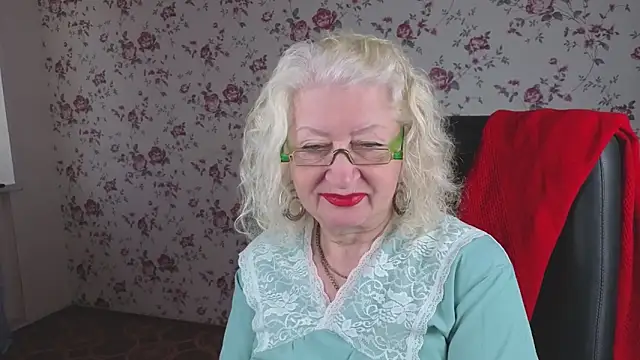 Snapshot of Maya_Mayflower chatting on 10.10.25 Maya Mayflower online show from 10.10.25