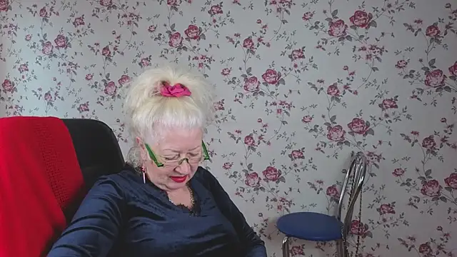 Snapshot of Maya_Mayflower chatting on 10.11.25 Maya Mayflower online show from 10.11.25