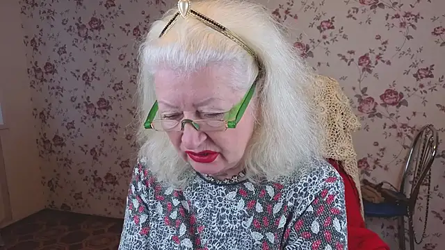 Snapshot of Maya_Mayflower chatting on 10.18.25 Maya Mayflower online show from 10.18.25