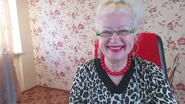 Snapshot of Maya_Mayflower chatting on 10.24.25 Maya Mayflower online show from 10.24.25