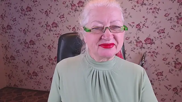 Snapshot of Maya_Mayflower chatting on 10.26.25 Maya Mayflower online show from 10.26.25