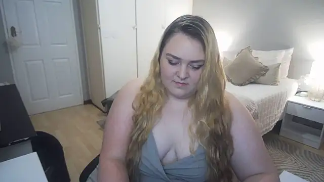 Snapshot of Neytjie chatting on 11.18.25 Neytjie online show from 11.18.25