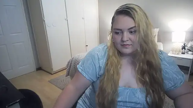 Snapshot of Neytjie chatting on 11.20.25 Neytjie online show from 11.20.25