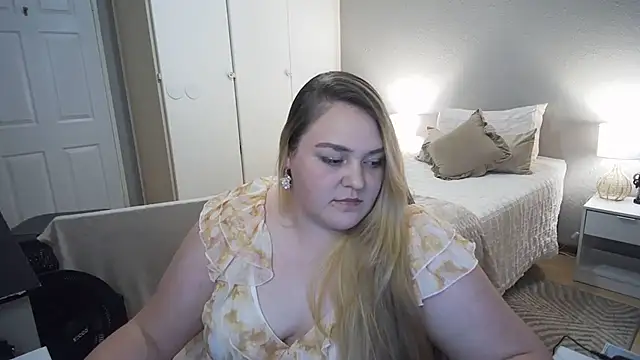 Snapshot of Neytjie chatting on 11.26.25 Neytjie online show from 11.26.25