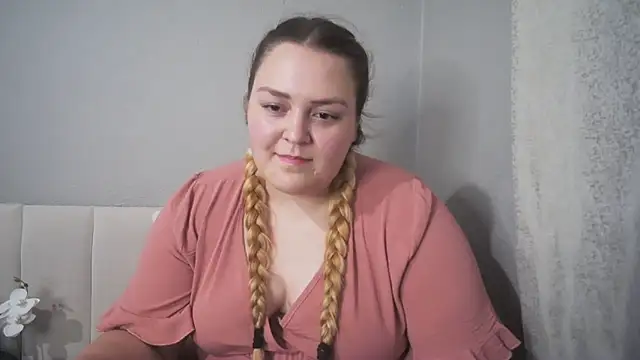 Snapshot of Neytjie chatting on 02.13.26 Neytjie online show from 02.13.26