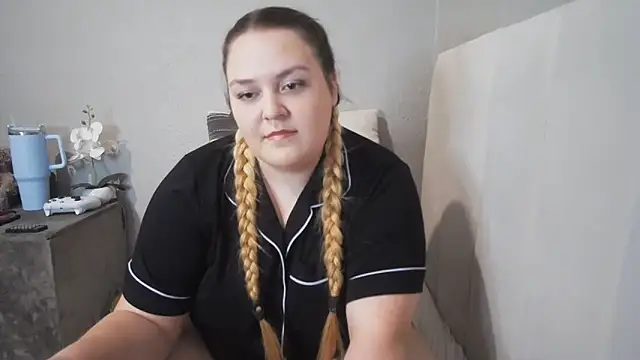 Snapshot of Neytjie chatting on 02.27.26 Neytjie online show from 02.27.26