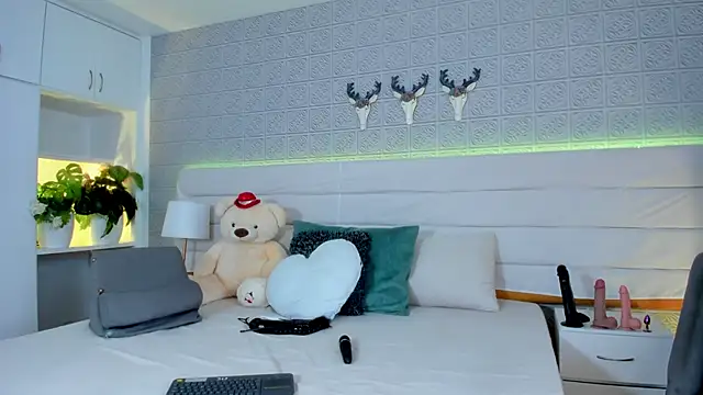 LeilaHiuston online show from 02.16.26