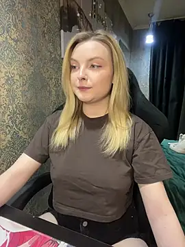 Snapshot of Lina_ly chatting on 03.19.25 Lina ly online show from 03.19.25