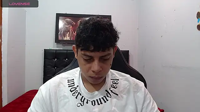 Alejandroo 22 online show from 03.12.25