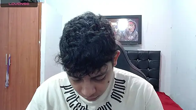 Alejandroo 22 online show from 03.17.25