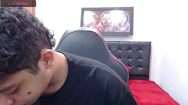 Alejandroo 22 online show from 03.18.25