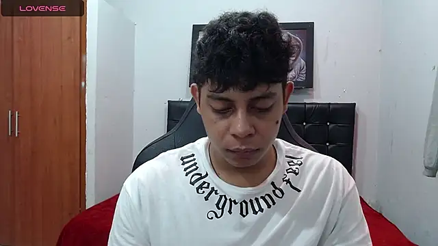 Alejandroo 22 online show from 03.20.25