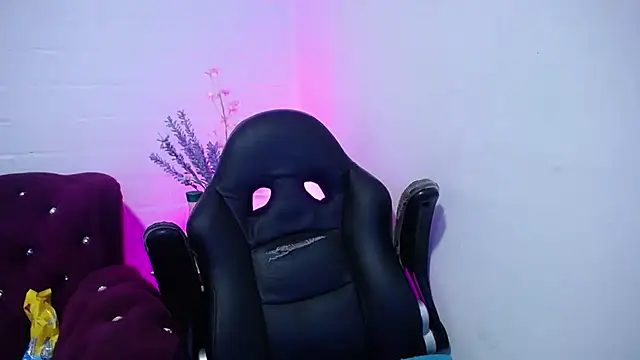 Snapshot of Ayliinn_ chatting on 09.21.25 Ayliinn online show from 09.21.25