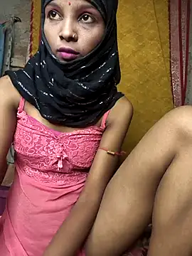 Snapshot of Cutesoma01 chatting on 10.28.25 Cutesoma01 online show from 10.28.25