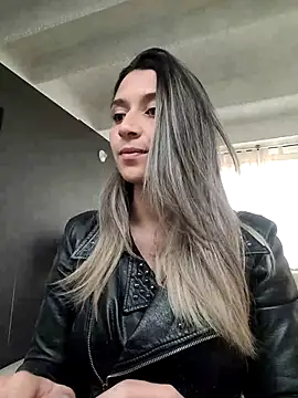 Isabella Varella online show from 03.17.25