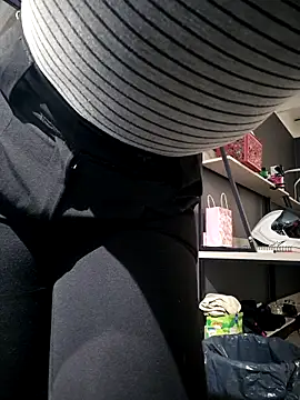 Isabella Varella online show from 09.18.25