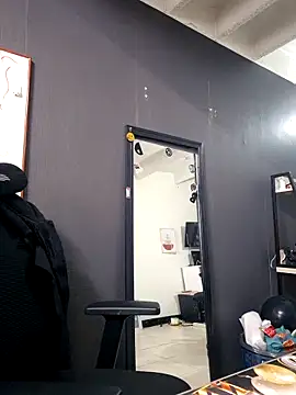 Isabella Varella online show from 10.11.25