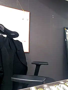 Isabella Varella online show from 10.16.25