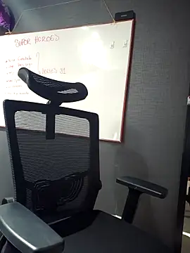 Isabella Varella online show from 11.05.25