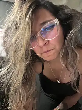 Isabella Varella online show from 11.18.25