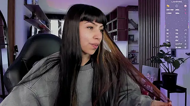 Saraa Desiree online show from 03.05.26