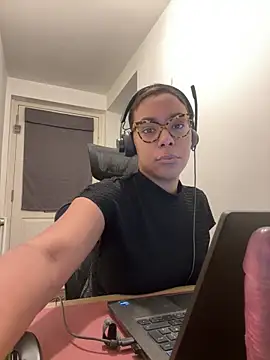 Melia Rayne online show from 12.15.25