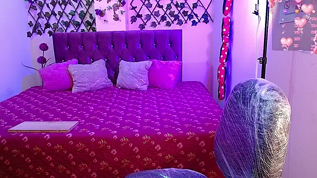 Snapshot of Anny__cute chatting on 02.13.26 Anny cute online show from 02.13.26