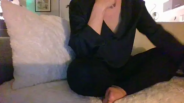 Valentinette online show from 12.13.25