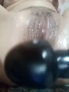 Snapshot of sarayulith chatting on 09.18.25 sarayulith online show from 09.18.25