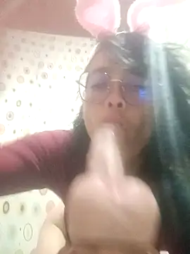 Snapshot of sarayulith chatting on 10.05.25 sarayulith online show from 10.05.25