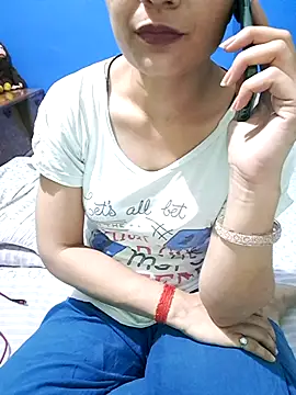 Snapshot of Cute-Zarina chatting on 09.28.25 Cute-Zarina online show from 09.28.25