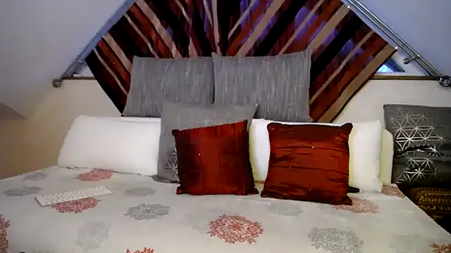 Snapshot of Kathylovexxx chatting on 04.15.26 Kathylovexxx online show from 04.15.26