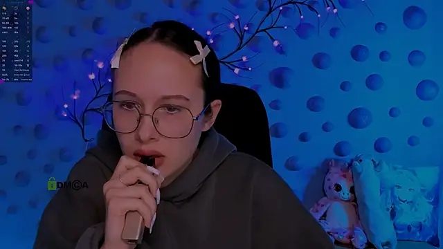 mona cloud online show from 12.18.25