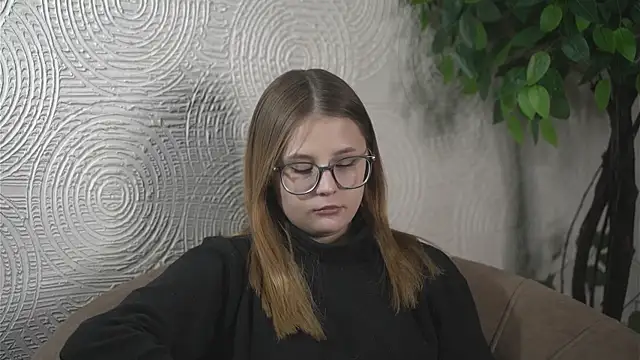 Snapshot of EdytBalle chatting on 03.05.25 EdytBalle online show from 03.05.25