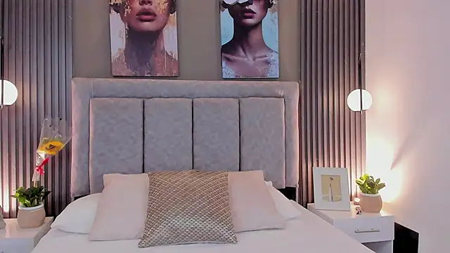 GiannaColling1 online show from 09.14.25