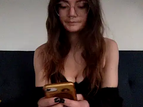 Snapshot of funnypussyfr chatting on 03.06.25 funnypussyfr online show from 03.06.25