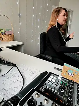 Juicy PeachLux online show from 03.15.25