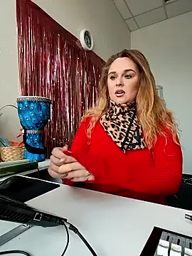 Juicy PeachLux online show from 11.12.25